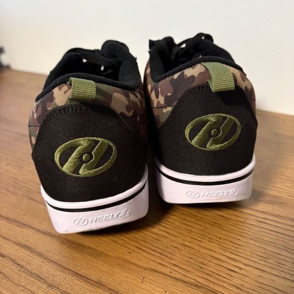 Heelys Camo Skate Shoes w/ Wheels | Size 7 NEW - Picture 2 of 6